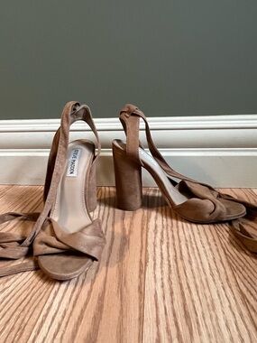 Steve Madden suede heels